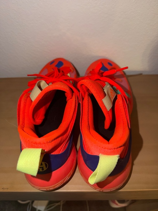 Athletic_Shoes